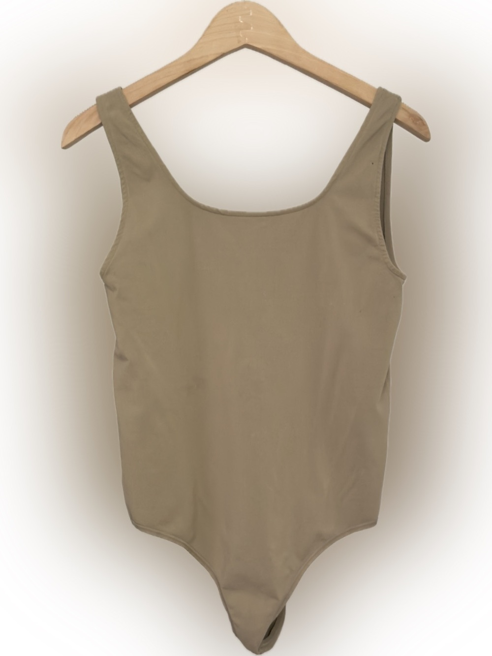 SKIMS Nude Beige Scoop Neck Bodysuit Size MEDIUM Soft Sculpting Essential